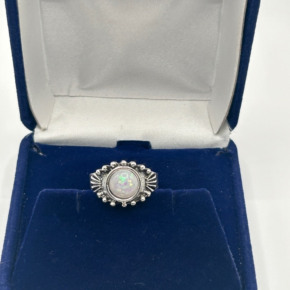 Silver and White Opal Ring Vintage Style Sz 6 - Picture 1 of 6